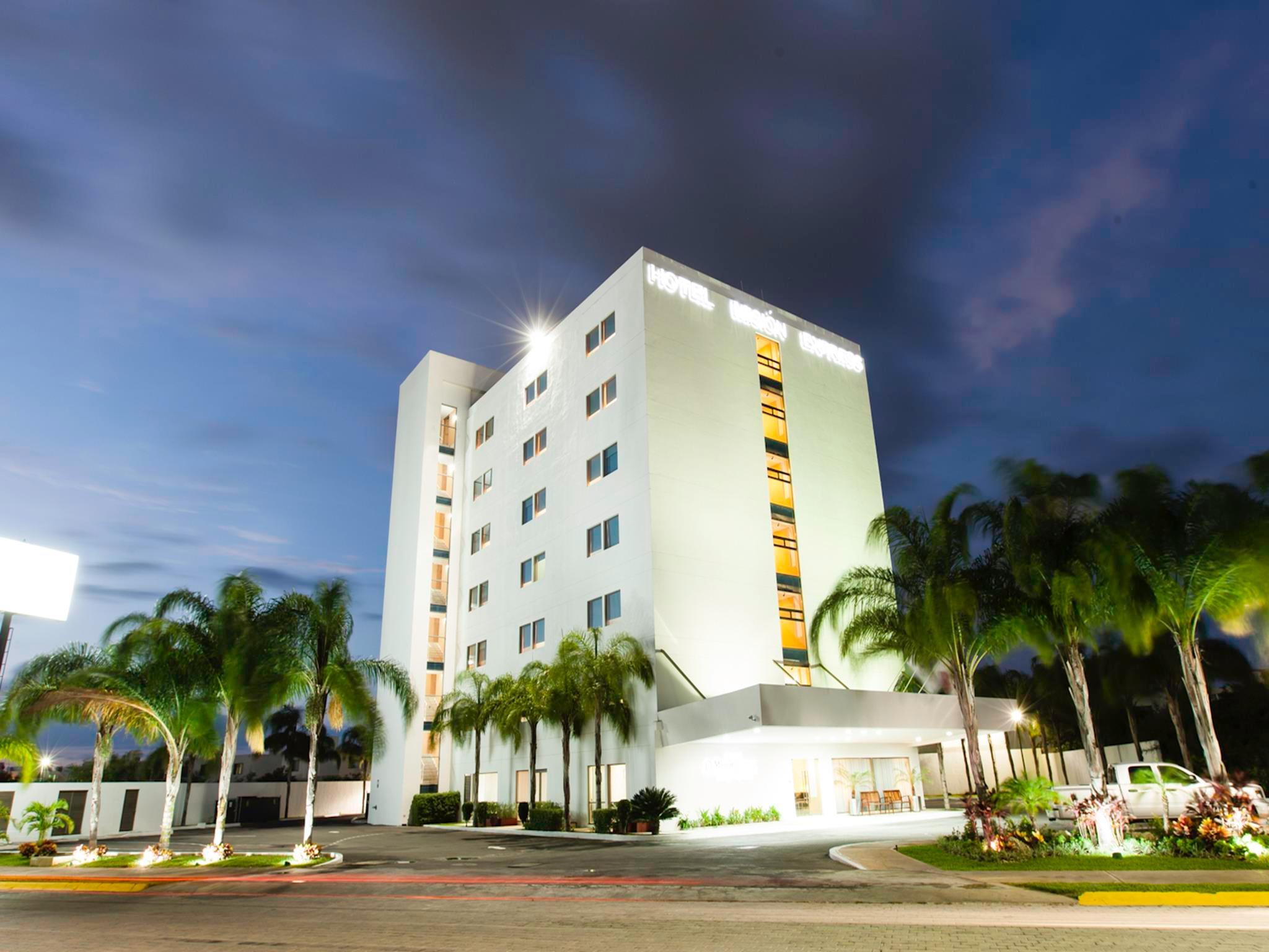 Mision Express Merida Altabrisa Exterior foto
